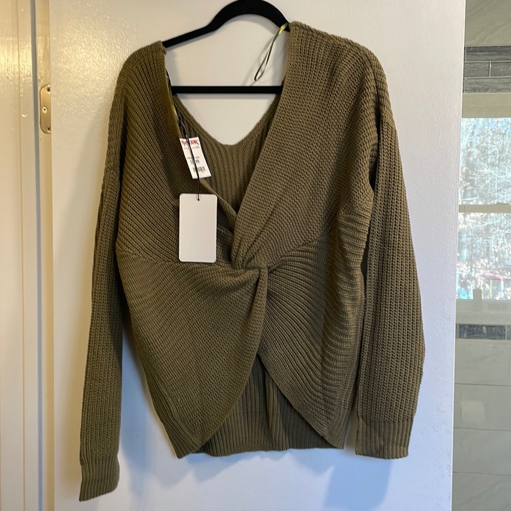 NWT Twist Back V Neck Olive Green Sweater